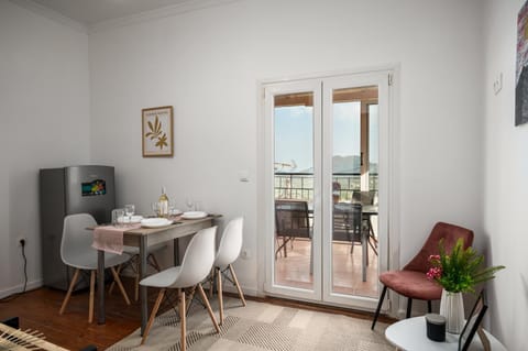 View (from property/room), Balcony/Terrace, Living room, Seating area, Dining area