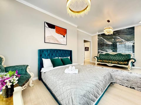 Bed, Seating area