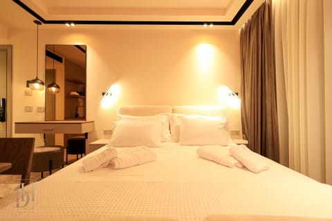 Bed, towels