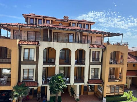 Property building, Day, View (from property/room), Balcony/Terrace
