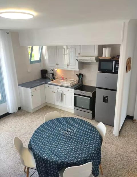 Kitchen or kitchenette, Dining area, oven, stove, toaster