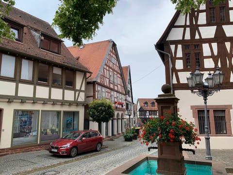 Property building, Day, Neighbourhood, City view, Street view, Location, Parking