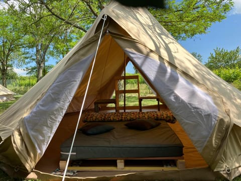 Camping Carrefour de l'Ardèche Campground/ 
RV Resort in Provence-Alpes-Côte d'Azur