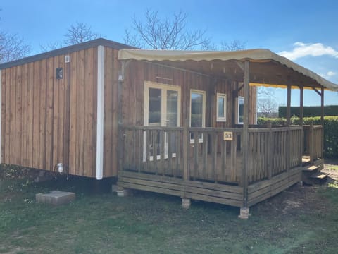 Camping Carrefour de l'Ardèche Campground/ 
RV Resort in Provence-Alpes-Côte d'Azur