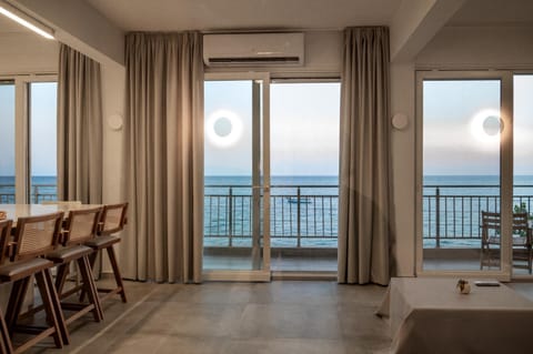 Natural landscape, View (from property/room), Balcony/Terrace, Living room, Seating area, Dining area, Sea view, air conditioner