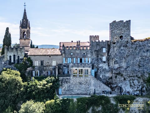 Le Château d'Aiguèze Villa in Saint-Martin-d'Ardèche
