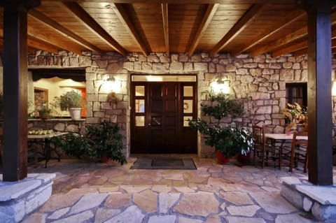 Facade/entrance