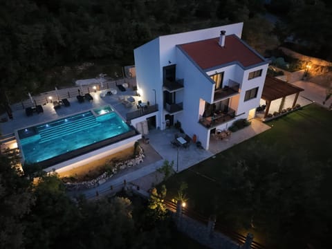 Villa Principium with Infinity Edge Pool&Hot Tub Bed and Breakfast in Kotor Municipality