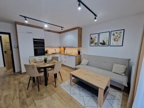 Kitchen or kitchenette, Seating area, Dining area
