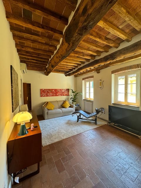 Yema Home 2-Lucca Apartment in Capannori