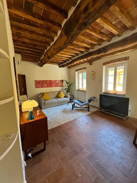 Yema Home 2-Lucca Apartment in Capannori