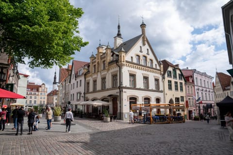 Nearby landmark, City view, Landmark view, Street view, group of guests