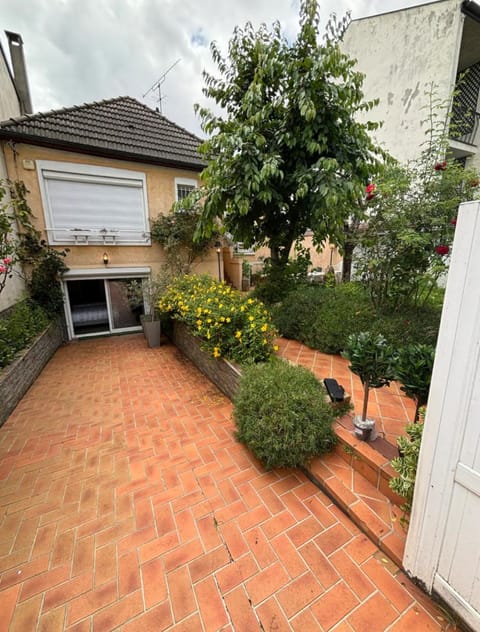 T - Maison 5 chambres 3 min metro RER - PARC EXPO Villa in Île-de-France