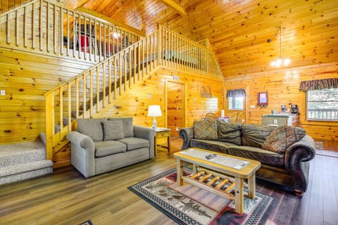 Sevierville Cabin with Hot Tub and Deck! Cabin in Sevierville