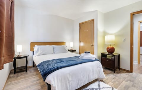 Bed, Photo of the whole room, Bedroom, wardrobe