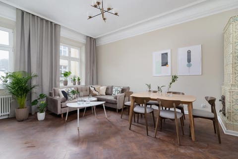 Living room, Seating area, Dining area