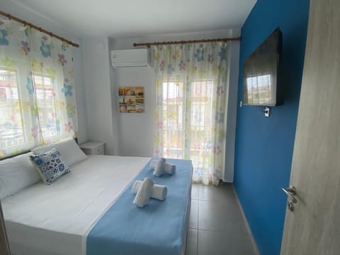 Bed, TV and multimedia, Bedroom, air conditioner