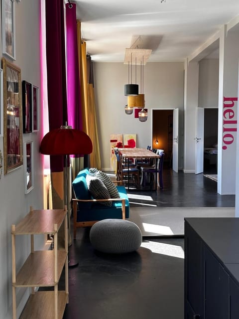 Seating area, Dining area