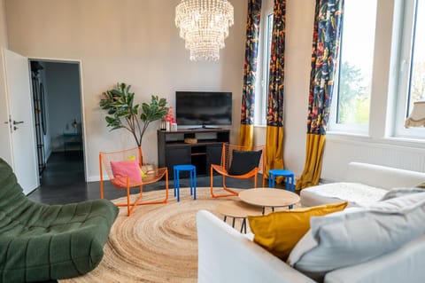 TV and multimedia, Living room, Seating area