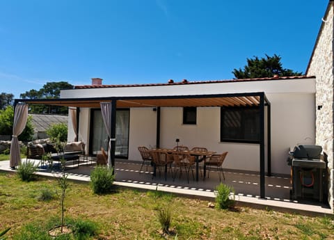 Patio, Day, Garden, Garden view