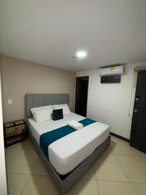 Bed, Photo of the whole room, Bedroom, air conditioner