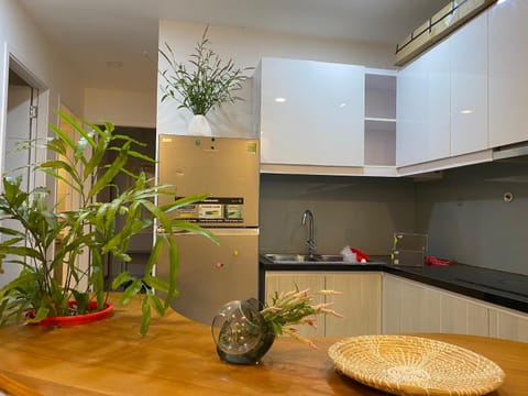 Kitchen or kitchenette, Dining area, stove