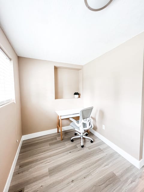 Quiet Retreat with Hot Tub, Pool Table and Spacious Yard House in Spokane