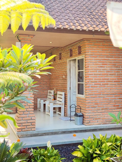 Property building, Patio, Day, View (from property/room), Balcony/Terrace, Dining area
