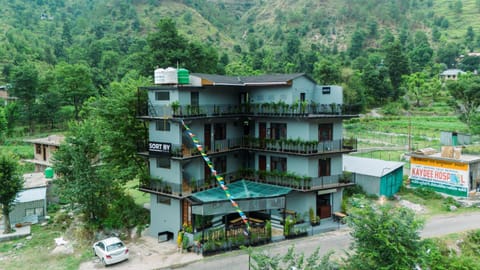 Property building, Spring, Day, Natural landscape, Bird's eye view, Mountain view, Parking