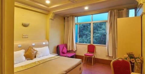 Bed, TV and multimedia, View (from property/room), Bedroom, air conditioner