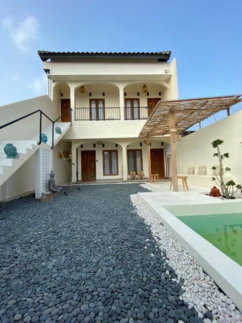 Property building, Patio, Day, Garden, Garden view
