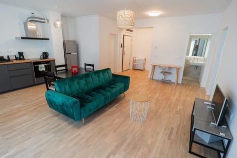 TV and multimedia, Kitchen or kitchenette, Living room, Seating area, Dining area