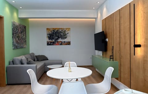 TV and multimedia, Living room, Seating area, Dining area, Evening entertainment