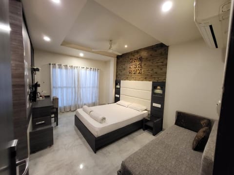 Bed, Photo of the whole room, Bedroom