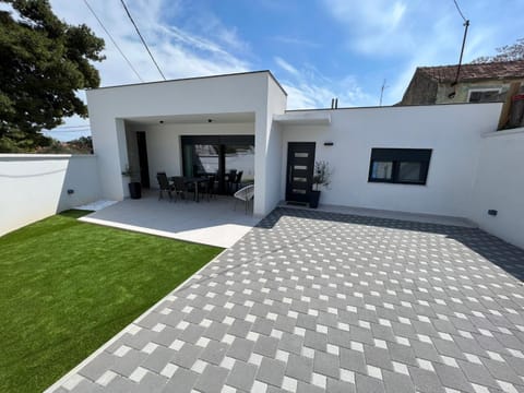 Property building, Day