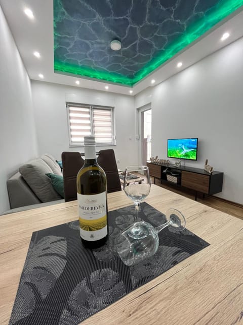 Living room, Food and drinks