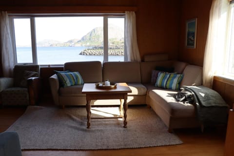 Communal lounge/ TV room, Living room, Seating area, Mountain view, Sea view