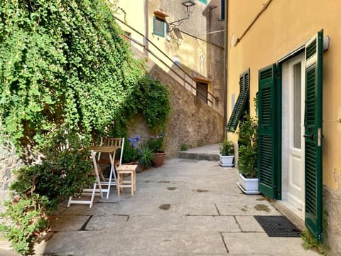 Property building, Patio, Neighbourhood