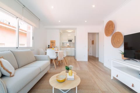 Communal lounge/ TV room, TV and multimedia, Seating area, Dining area