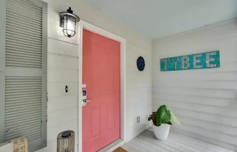 Nautical Watch 4BR 3Bath Family Beach Home Apartment in Tybee Island