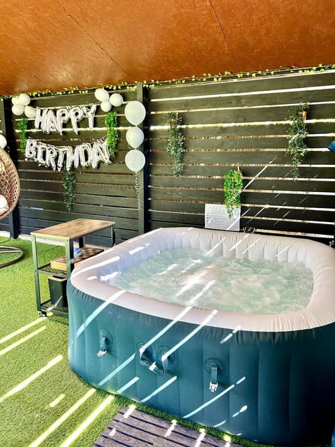 Hot Tub, Spa and wellness centre/facilities
