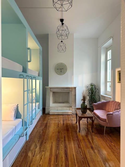 Seating area, flat iron