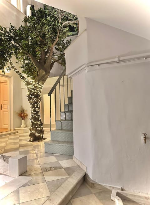 Facade/entrance, Decorative detail