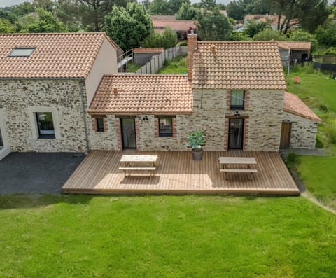 Property building, Patio, BBQ facilities, BBQ facilities