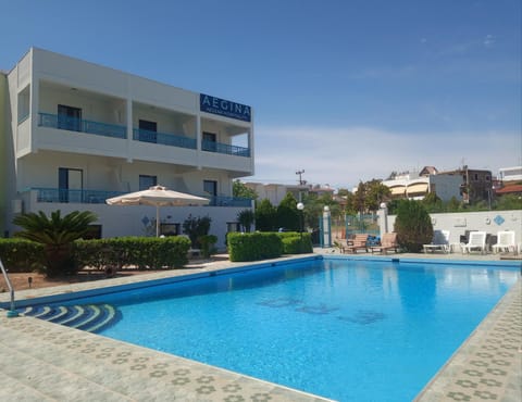 Property building, Day, Pool view, Swimming pool, sunbed