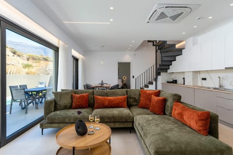 Living room, Photo of the whole room