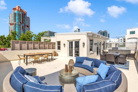 Gorgeous coastal PH with Large Private Terrace Apartment in South Beach Miami