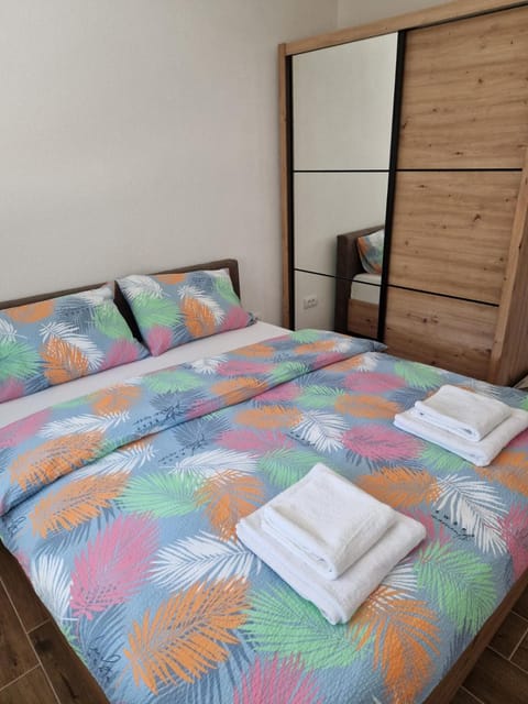 Bed, Bedroom, towels, wardrobe