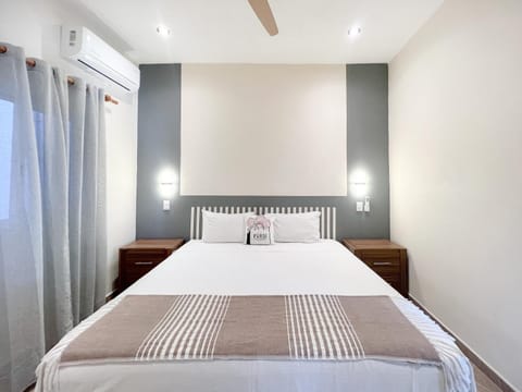 Bed, Photo of the whole room, Bedroom, internet
