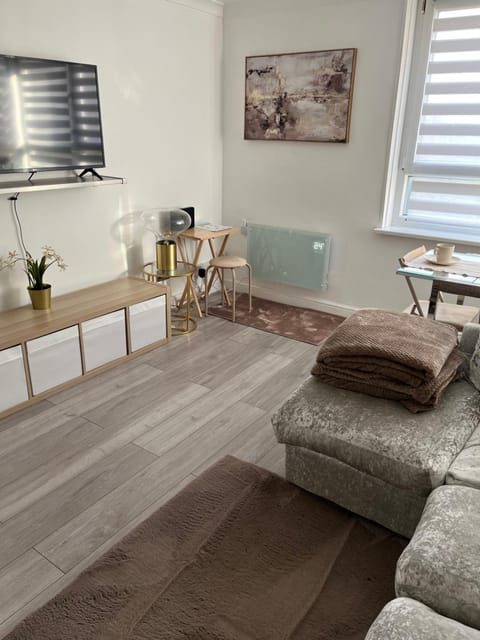 TV and multimedia, Living room, Dining area